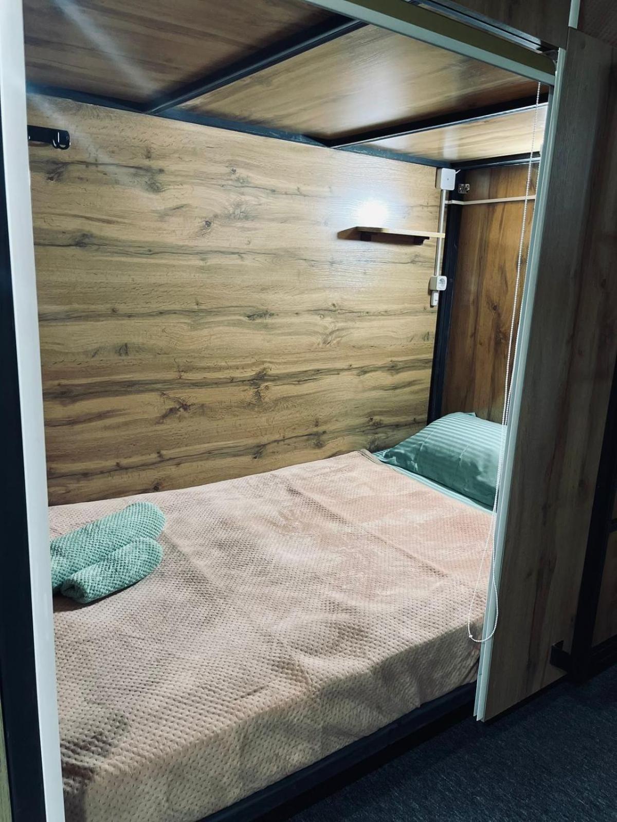Hostel Kochevnik Capsule Hotel Almaty Extérieur photo