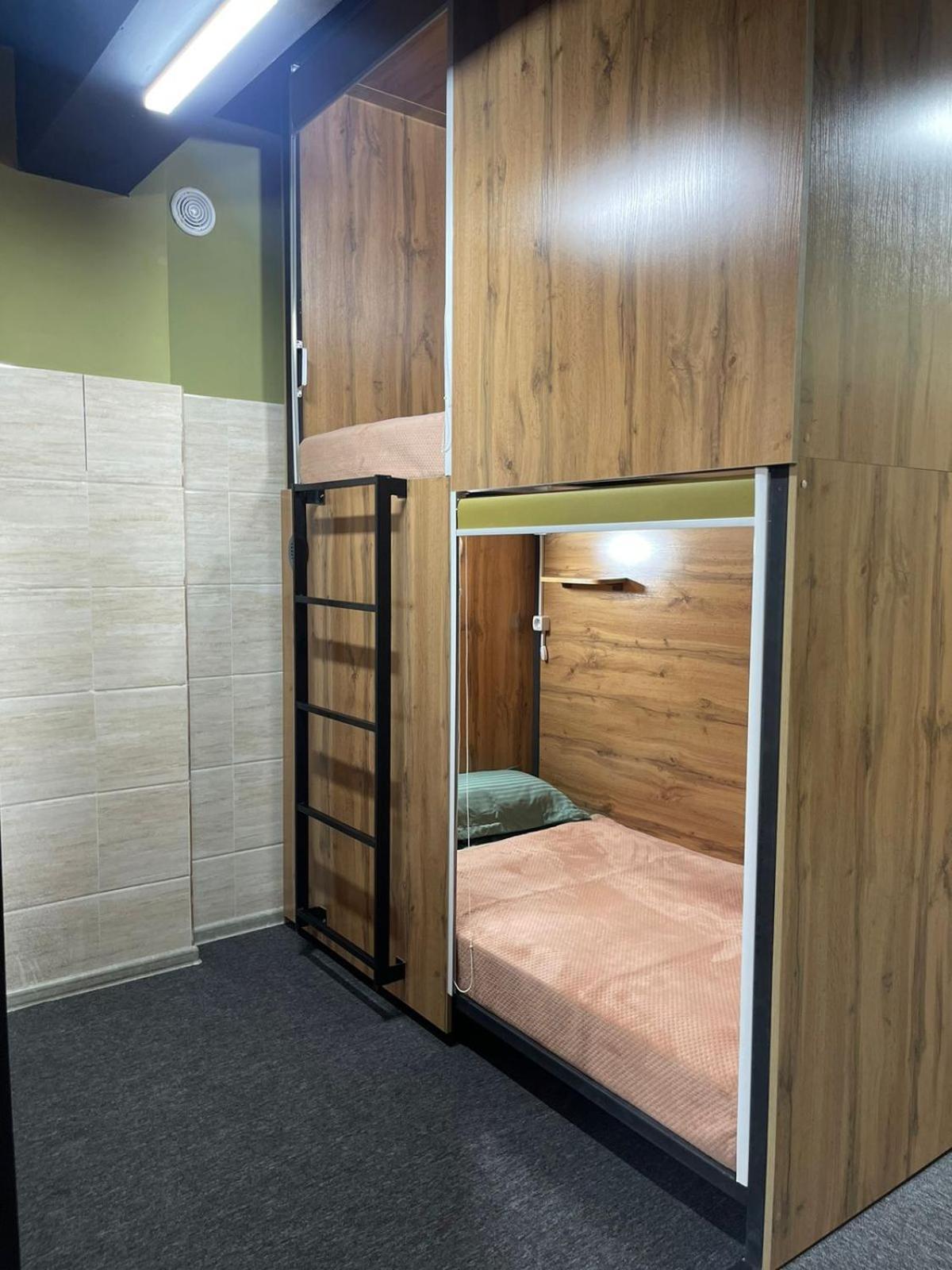 Hostel Kochevnik Capsule Hotel Almaty Extérieur photo
